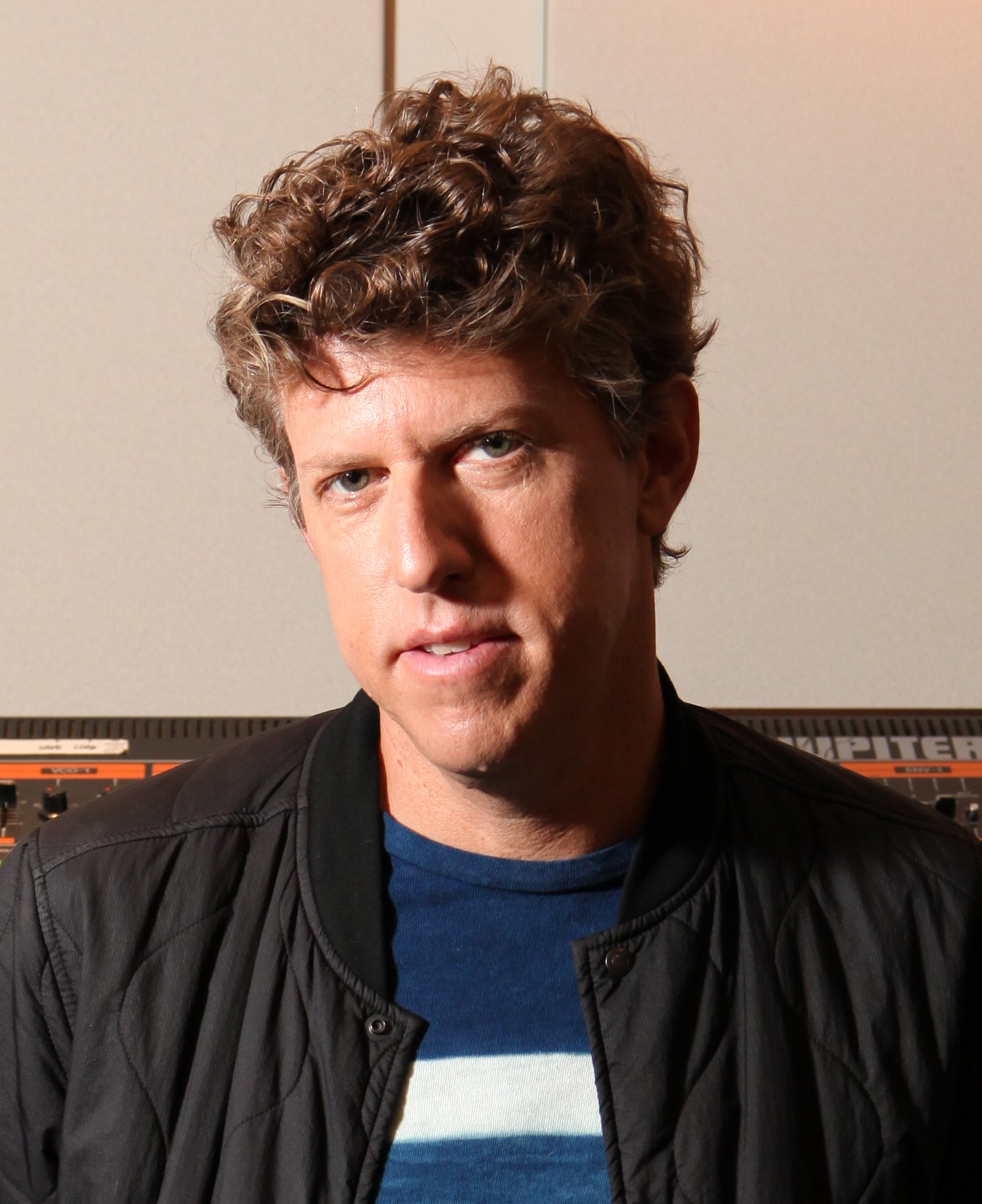 Greg Kurstin: The Piano-Driven Emotion Expert (image credits: wikimedia)