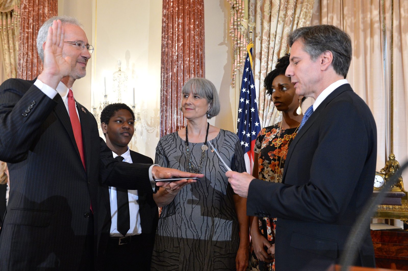 Trump: The Art of the Deal – Donald Trump with Tony Schwartz (image credits: Deputy Secretary Blinken Swears in Stephen Schwartz as the New U.S. Ambassador to Somalia, Public domain, https://commons.wikimedia.org/w/index.php?curid=54381190)