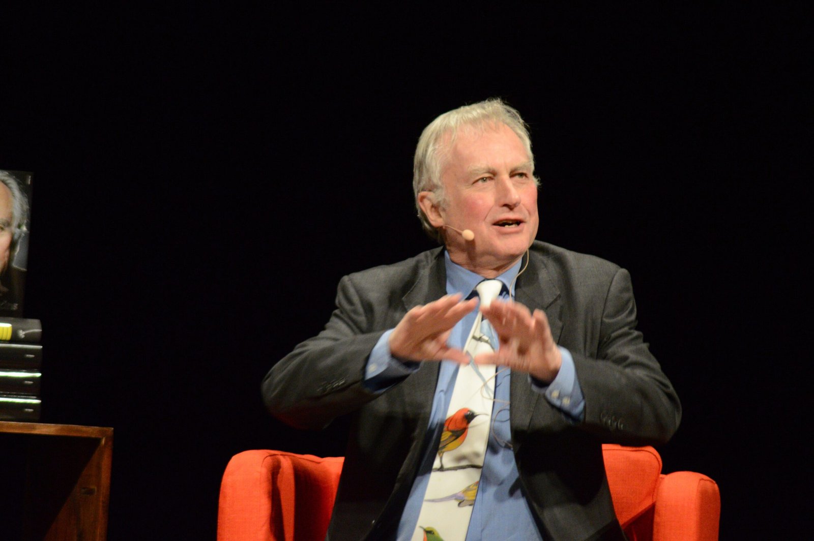 The Selfish Gene by Richard Dawkins (image credits: By Anders Hesselbom, Public domain, https://commons.wikimedia.org/w/index.php?curid=45754915)