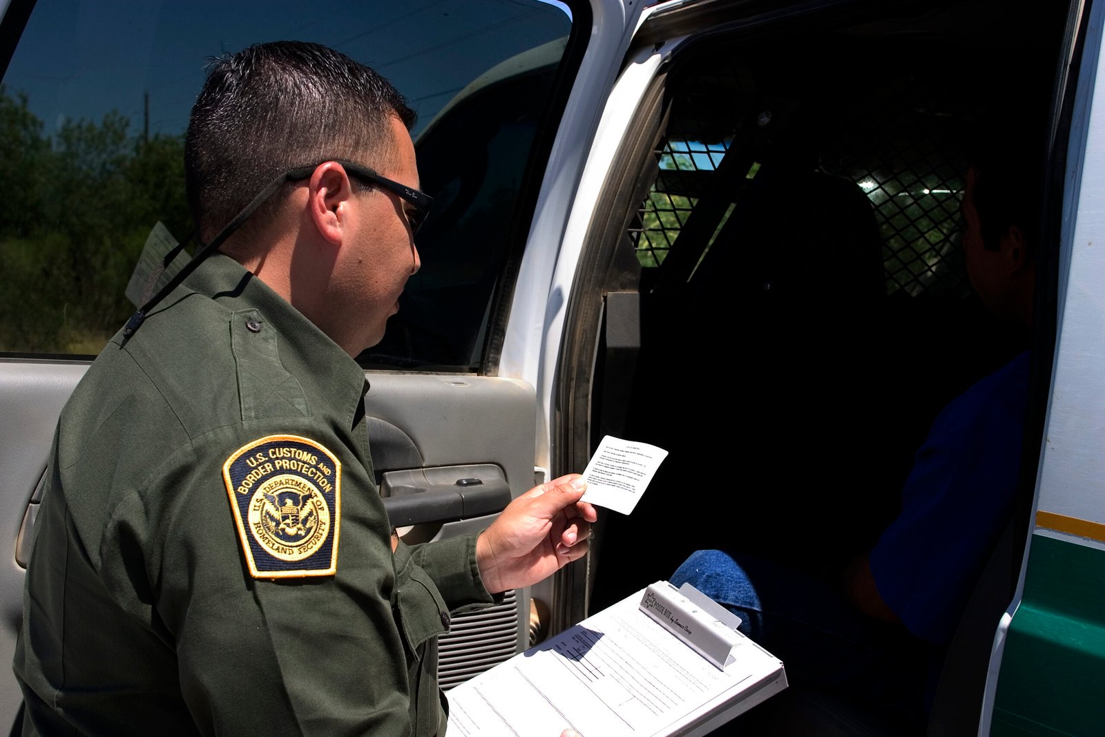 Miranda v. Arizona: You Have the Right to Remain Silent (image credits: wikimedia)