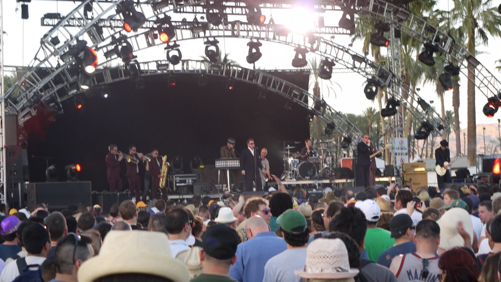 The Surprising Economic Impact of Coachella (image credits: Coachella, CC BY-SA 2.0, https://commons.wikimedia.org/w/index.php?curid=117951061)