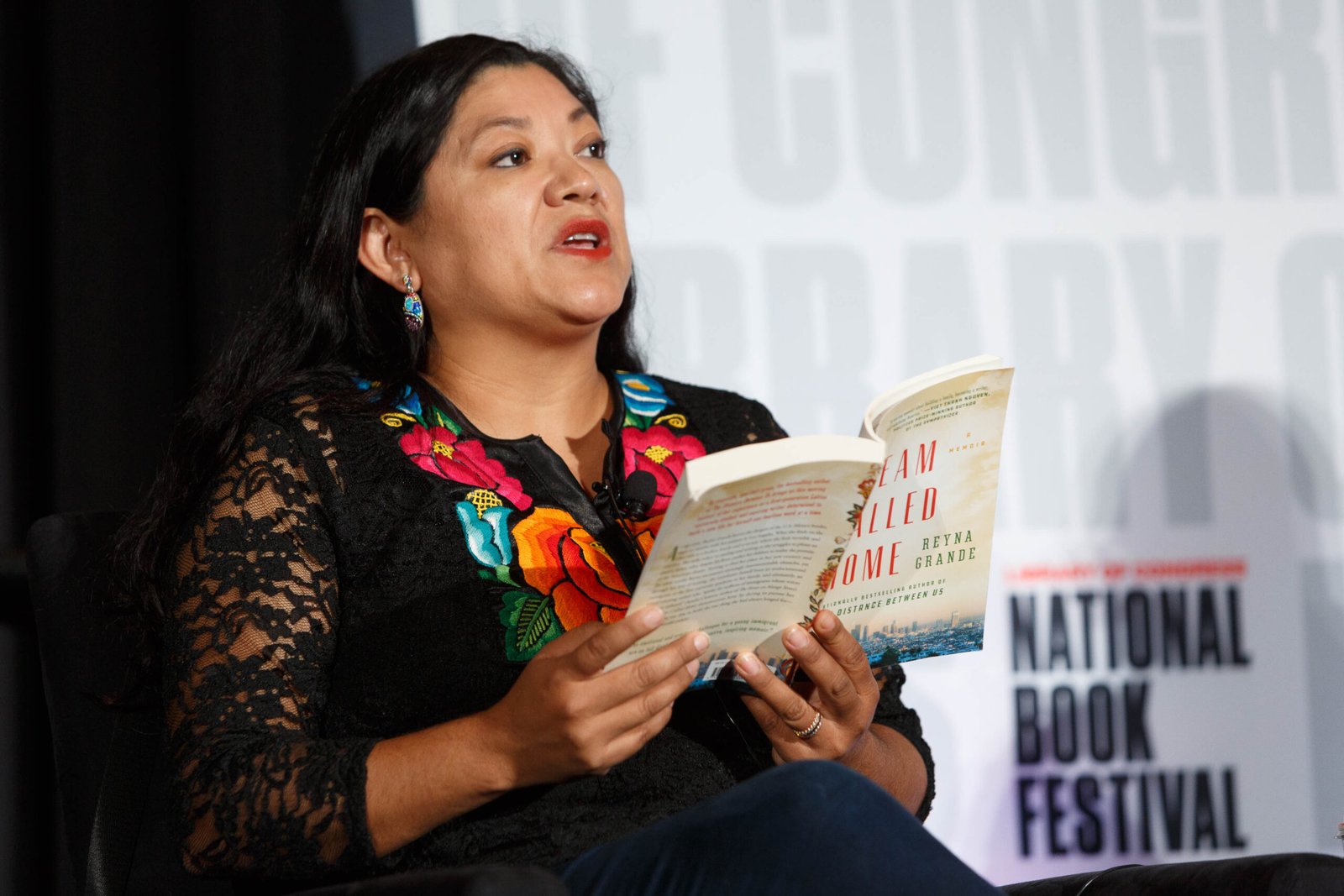 Reyna Grande: Bridging Two Worlds Through Memoir (image credits: By Library of Congress Life, CC0, https://commons.wikimedia.org/w/index.php?curid=82899295)