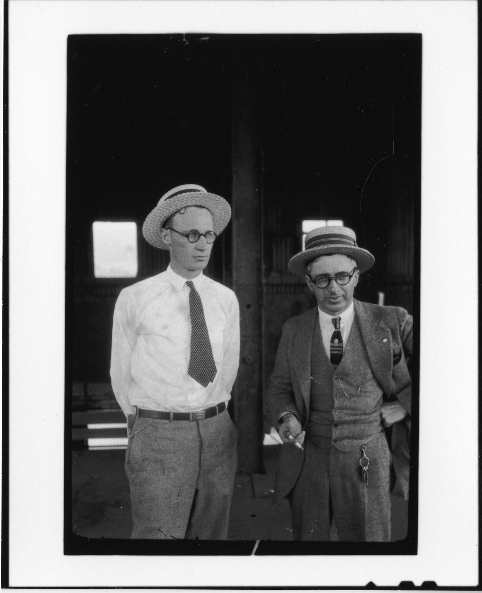 The Scopes “Monkey” Trial: Science vs. Religion (image credits: Tennessee v. John T. Scopes Trial: John Thomas Scopes (l) and George Washington Rappleyea (r), No restrictions, https://commons.wikimedia.org/w/index.php?curid=51392892)