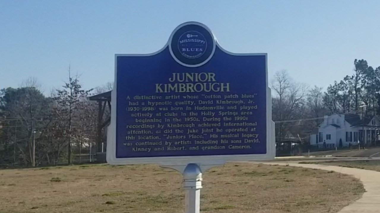 Junior Kimbrough – Juke Joint Hero (image credits: By Firecruise, CC BY-SA 4.0, https://commons.wikimedia.org/w/index.php?curid=146021339)