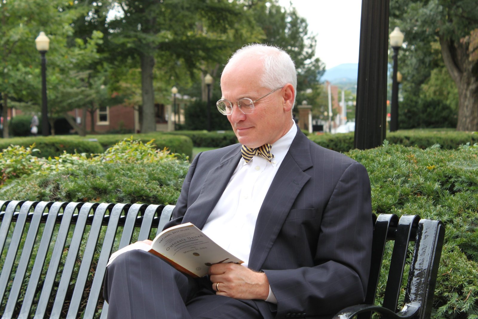 The Enduring Power of Presidential Reading (image credits: wikimedia)
