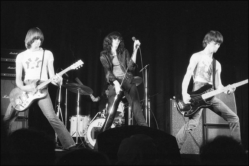 6. The Ramones (image credits: By Plismo, CC BY-SA 3.0, https://commons.wikimedia.org/w/index.php?curid=6834601)