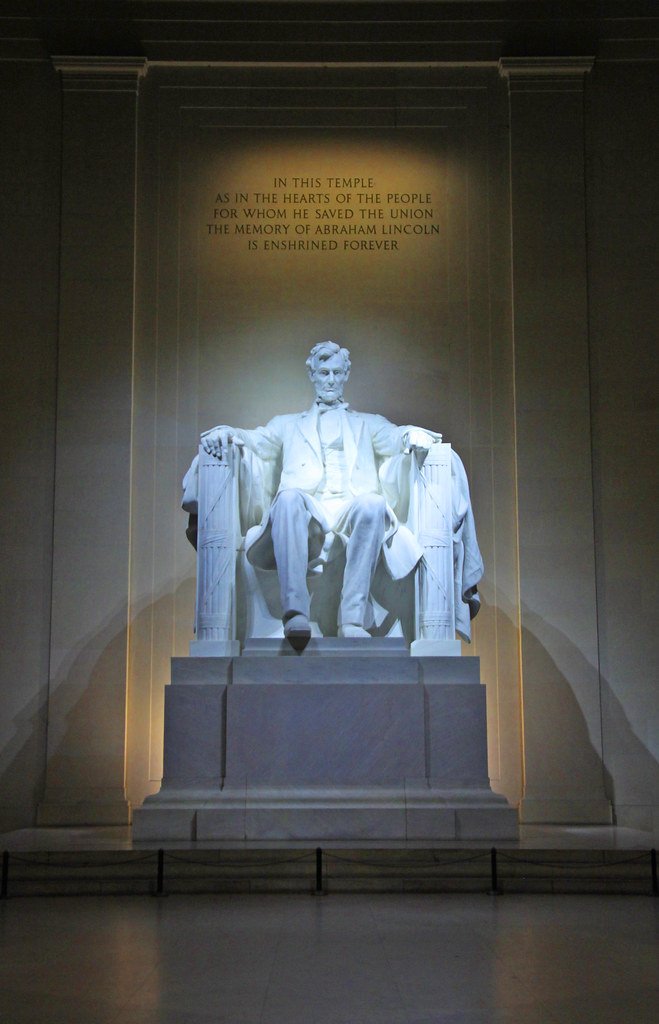 The Lincoln Memorial: Greek Temple Facing History (image credits: flickr)