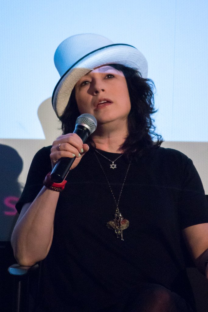 Amy Sherman-Palladino: The Dialogue Revolutionary (image credits: flickr)