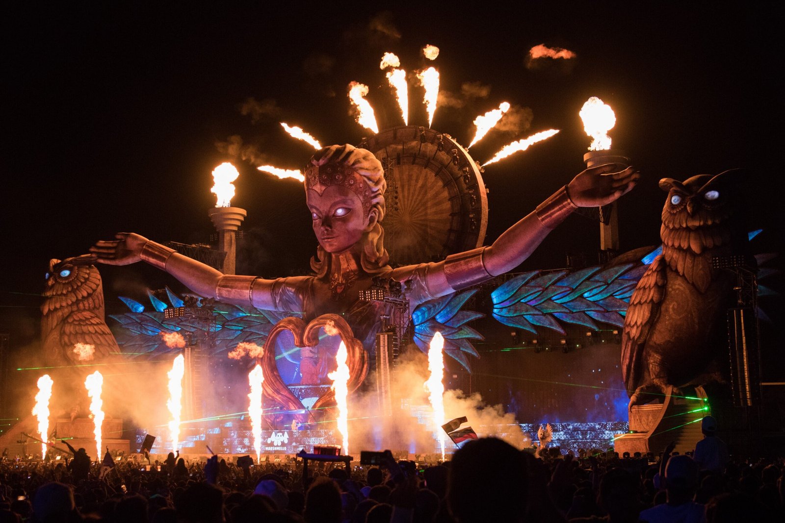 Electric Daisy Carnival Las Vegas (image credits: By DiegoVigueras, CC BY-SA 4.0, https://commons.wikimedia.org/w/index.php?curid=93491818)