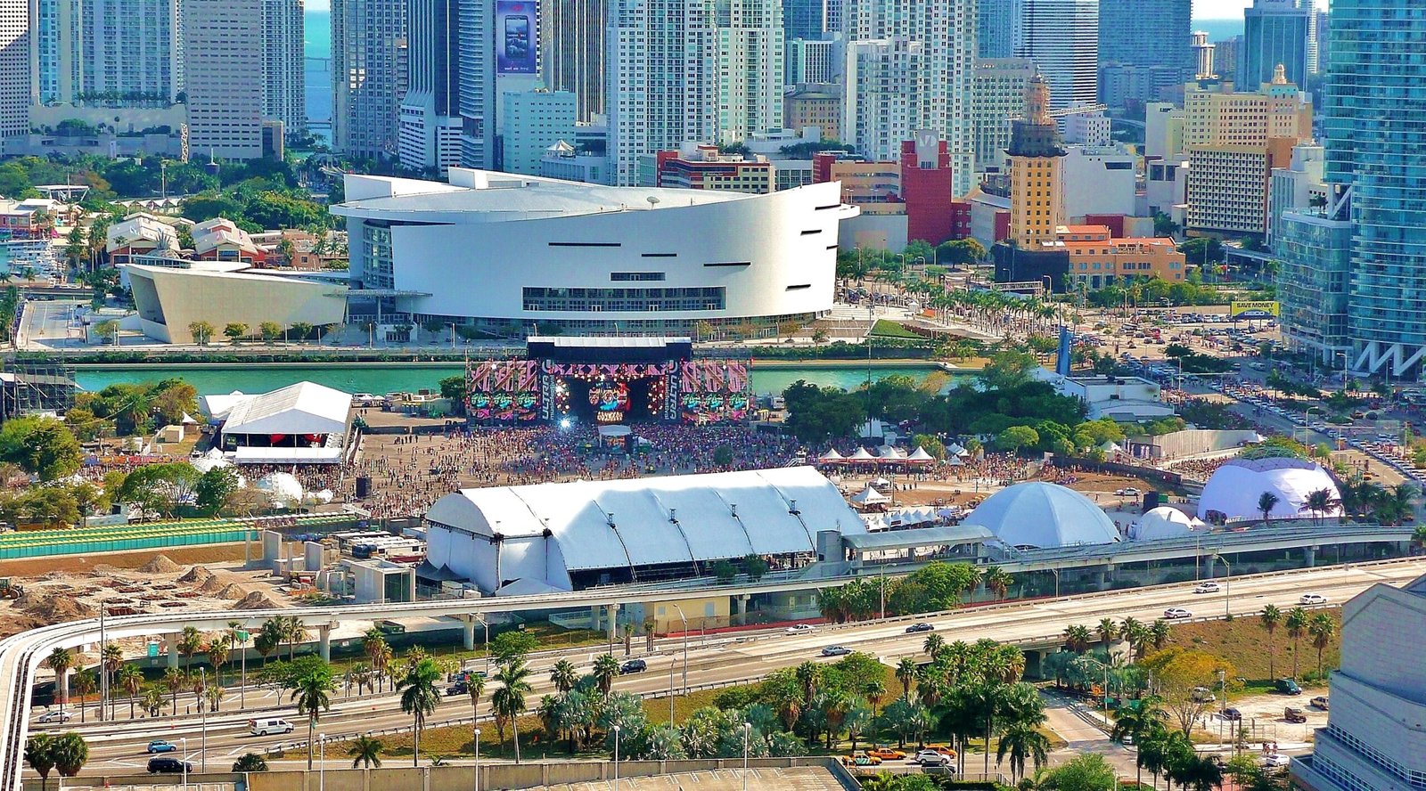 Ultra Music Festival Miami (image credits: By Averette, CC BY 3.0, https://commons.wikimedia.org/w/index.php?curid=14707815)