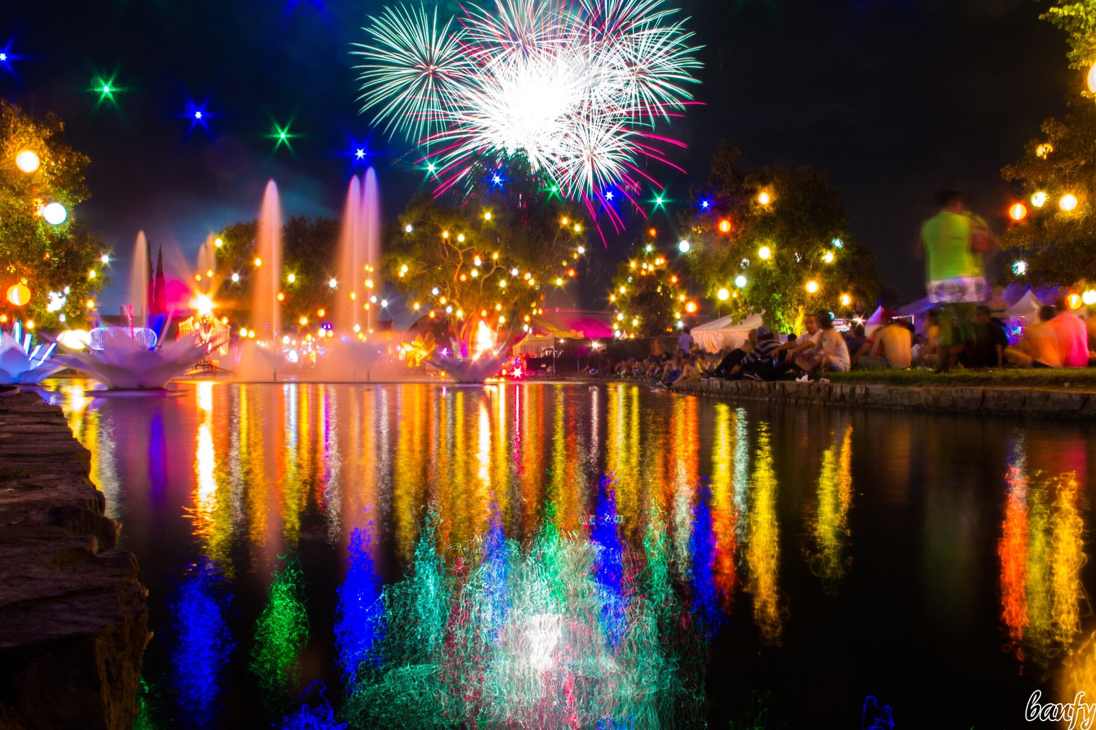 Nocturnal Wonderland (image credits: Today’s Photo  09-22-2012, CC BY-SA 2.0, https://commons.wikimedia.org/w/index.php?curid=37217600)