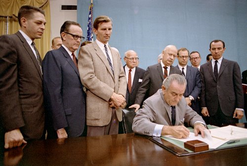 The Gun Control Debate (image credits: The LBJ Library [1] #D2158-13, Public domain, https://commons.wikimedia.org/w/index.php?curid=24117049)