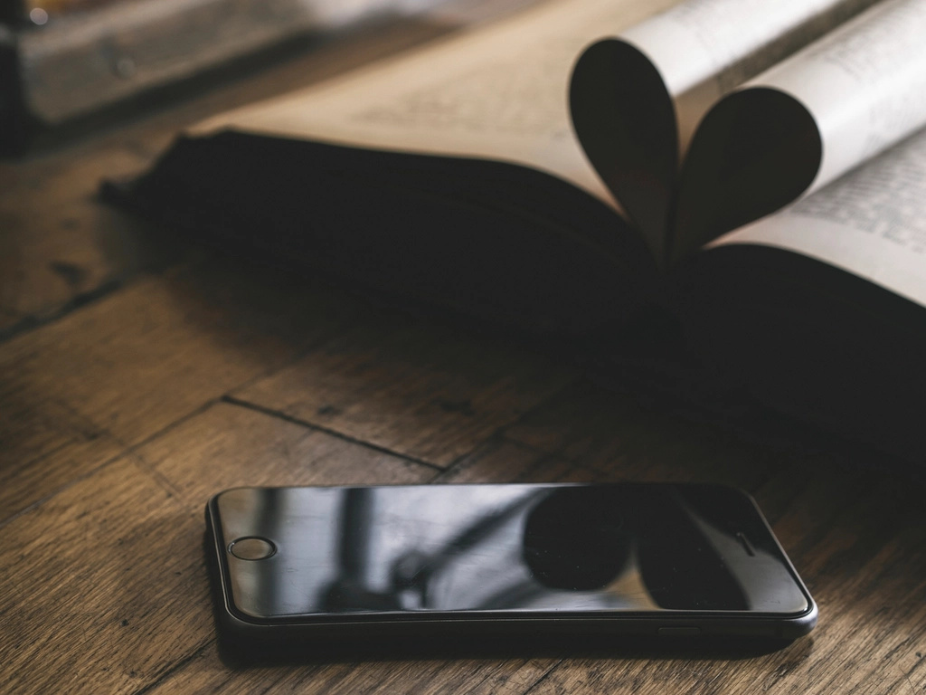 Strong Community and Book Clubs on TikTok (image credits: rawpixel)