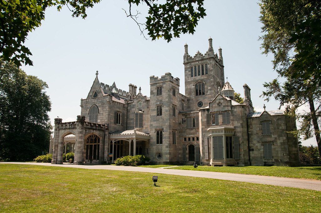Neuschwanstein’s American Twin: Lyndhurst Mansion (image credits: flickr)