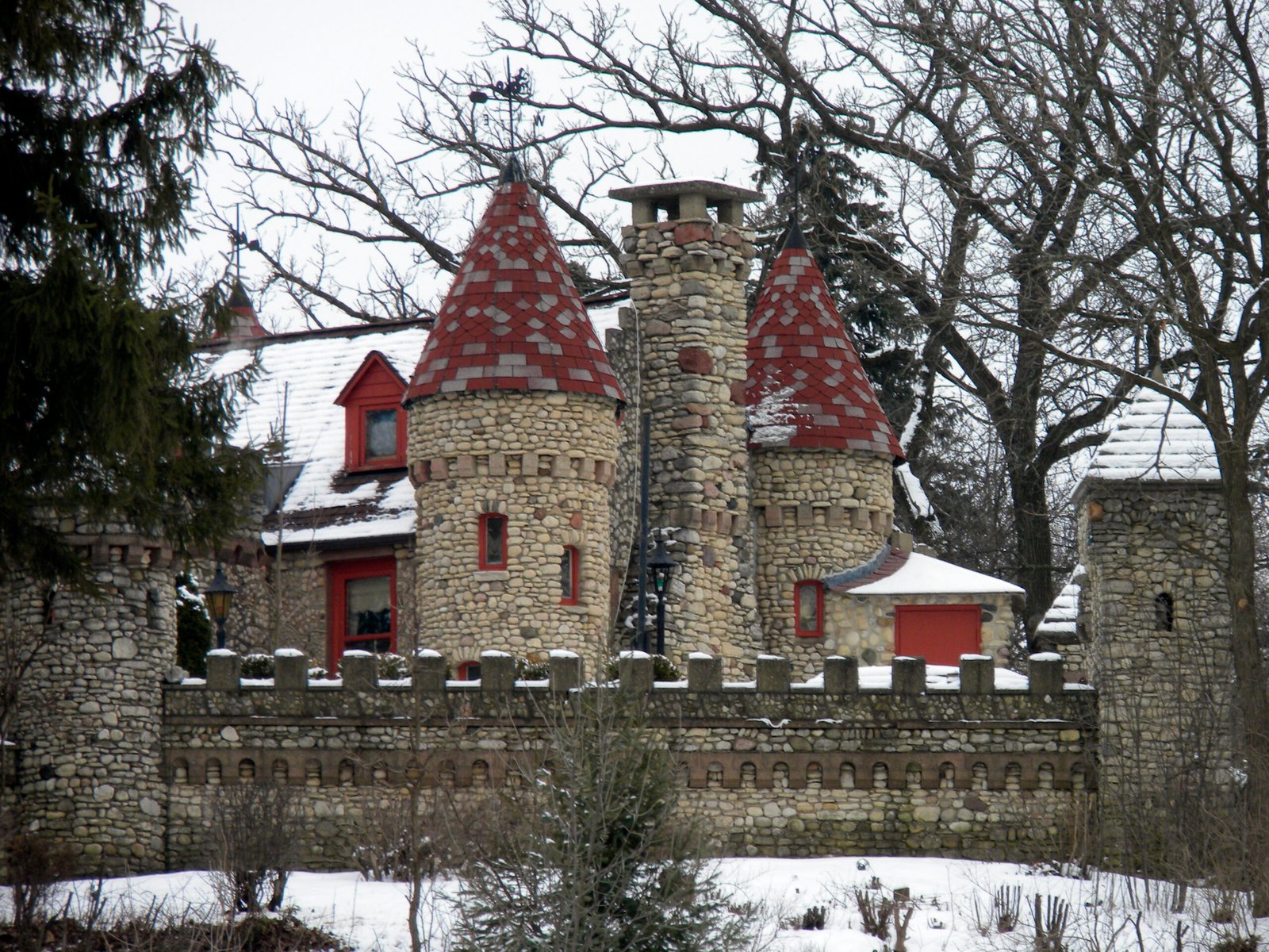 Bettendorf Castle: The Immigrant’s Fairytale (image credits: By Smallbones, Public domain, https://commons.wikimedia.org/w/index.php?curid=9426194)