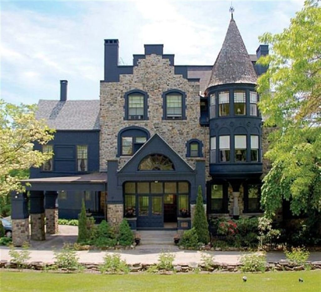 Norumbega Castle: The Telephone Pioneer’s Mansion (image credits: By Bblond, CC BY-SA 4.0, https://commons.wikimedia.org/w/index.php?curid=82585889)