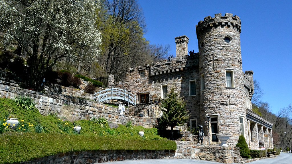Berkeley Castle (Virginia): The Colonial Ghost (image credits: flickr)