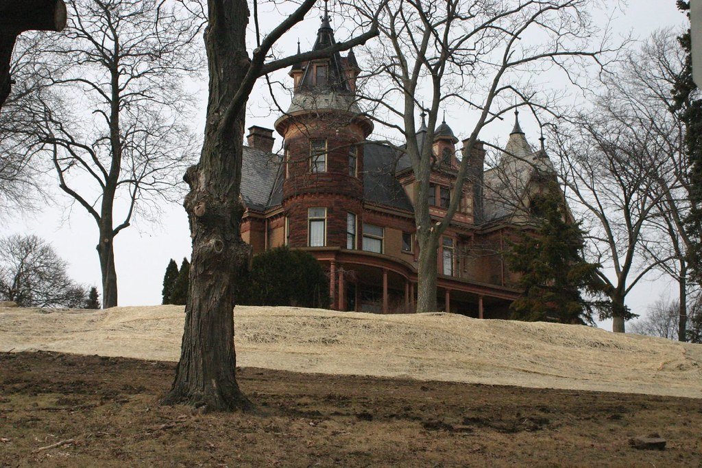 Henderson Castle: Kalamazoo’s Forgotten Mansion (image credits: flickr)