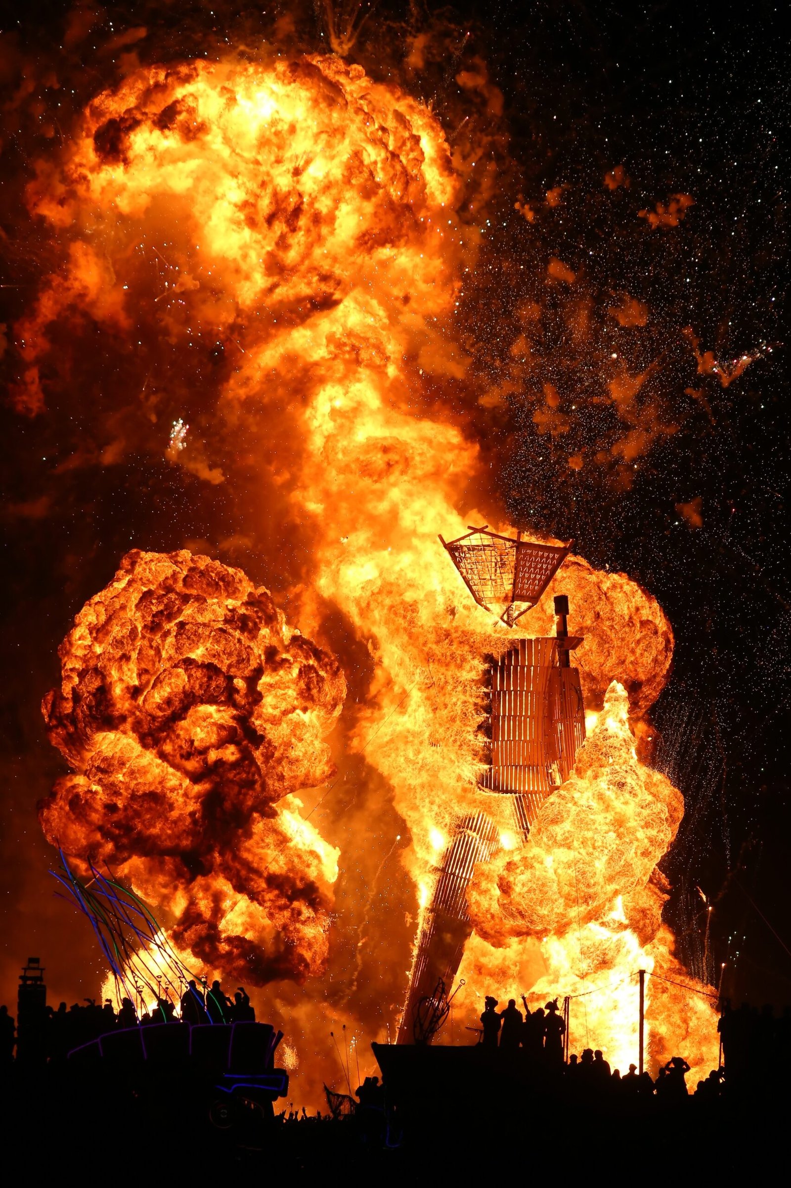 3. Burning Man, Nevada (image credits: Burning Man 2014, CC BY-SA 2.0, https://commons.wikimedia.org/w/index.php?curid=52820514)