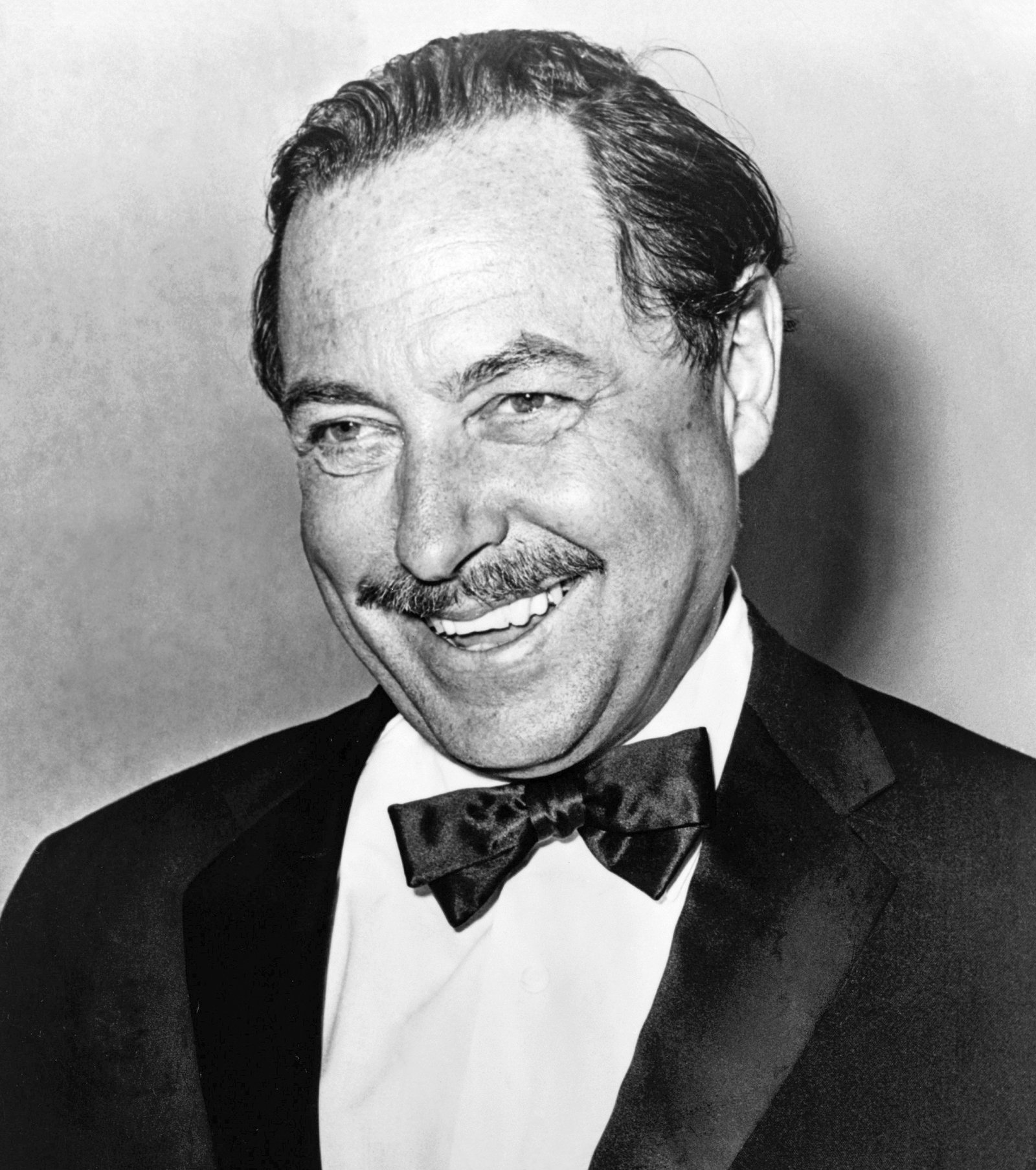 Tennessee Williams – Haunted by Madness and Addiction (image credits: Library of Congress. New York World-Telegram & Sun Collection. http://hdl.loc.gov/loc.pnp/cph.3c28957, Public domain, https://commons.wikimedia.org/w/index.php?curid=1302408)