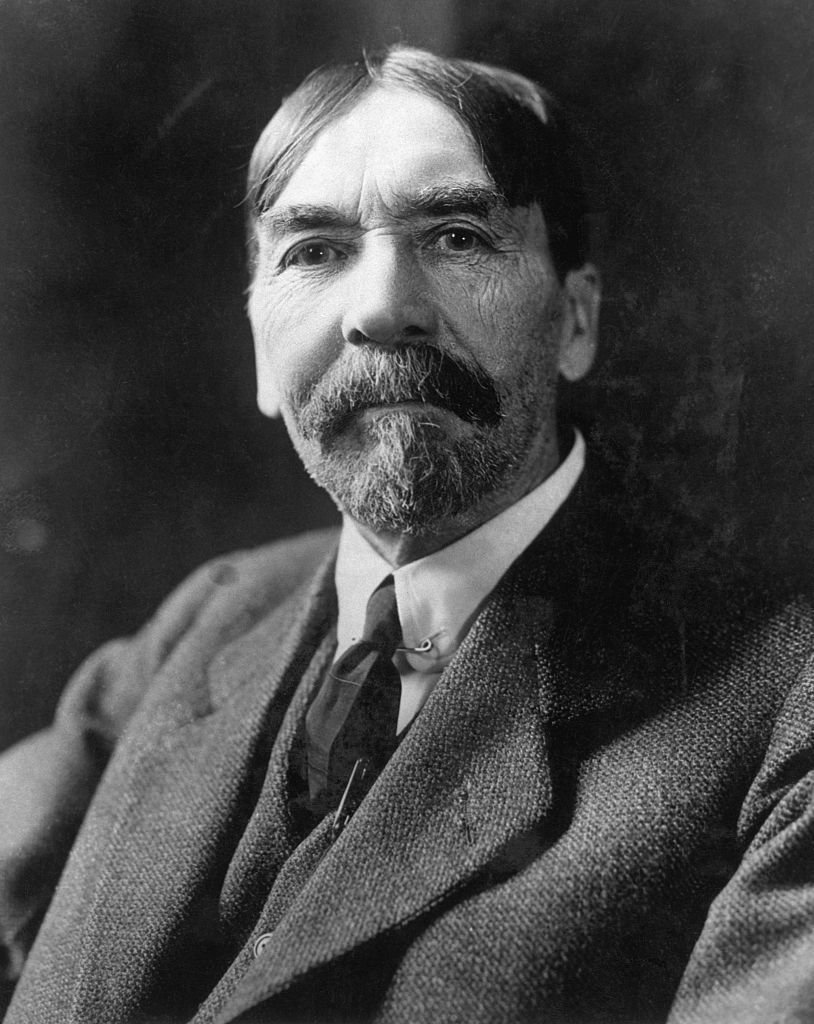 The Birth of Consumer Culture: Thorstein Veblen's Theory of the Leisure Class (1899) (image credits: Public domain, https://commons.wikimedia.org/w/index.php?curid=249718)