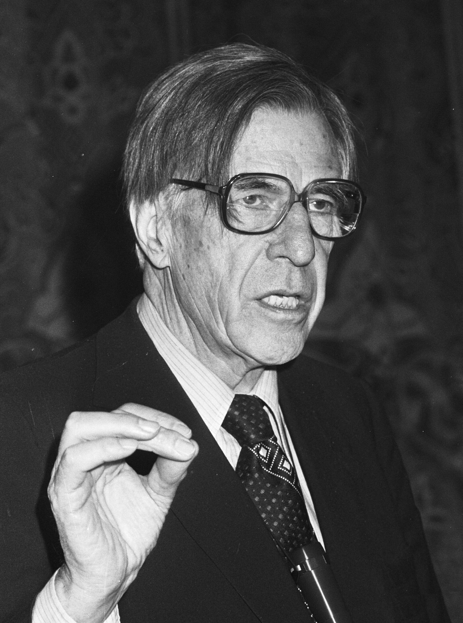 The Postwar Critique: John Kenneth Galbraith's The Affluent Society (1958) (image credits: [1] Dutch National Archives, The Hague, Fotocollectie Algemeen Nederlands Persbureau (ANeFo), 1945-1989, Nummer toegang 2.24.01.05 Bestanddeelnummer 931-9937, CC BY-SA 3.0 nl, https://commons.wikimedia.org/w/index.php?curid=37730744)