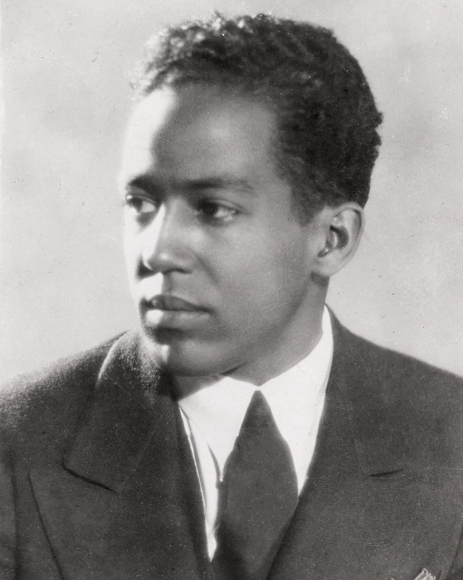 Langston Hughes – Russia and Beyond (image credits: Schomburg Center for Research in Black Culture, Photographs and Prints Division, The New York Public Library, Public domain, https://commons.wikimedia.org/w/index.php?curid=146630944)