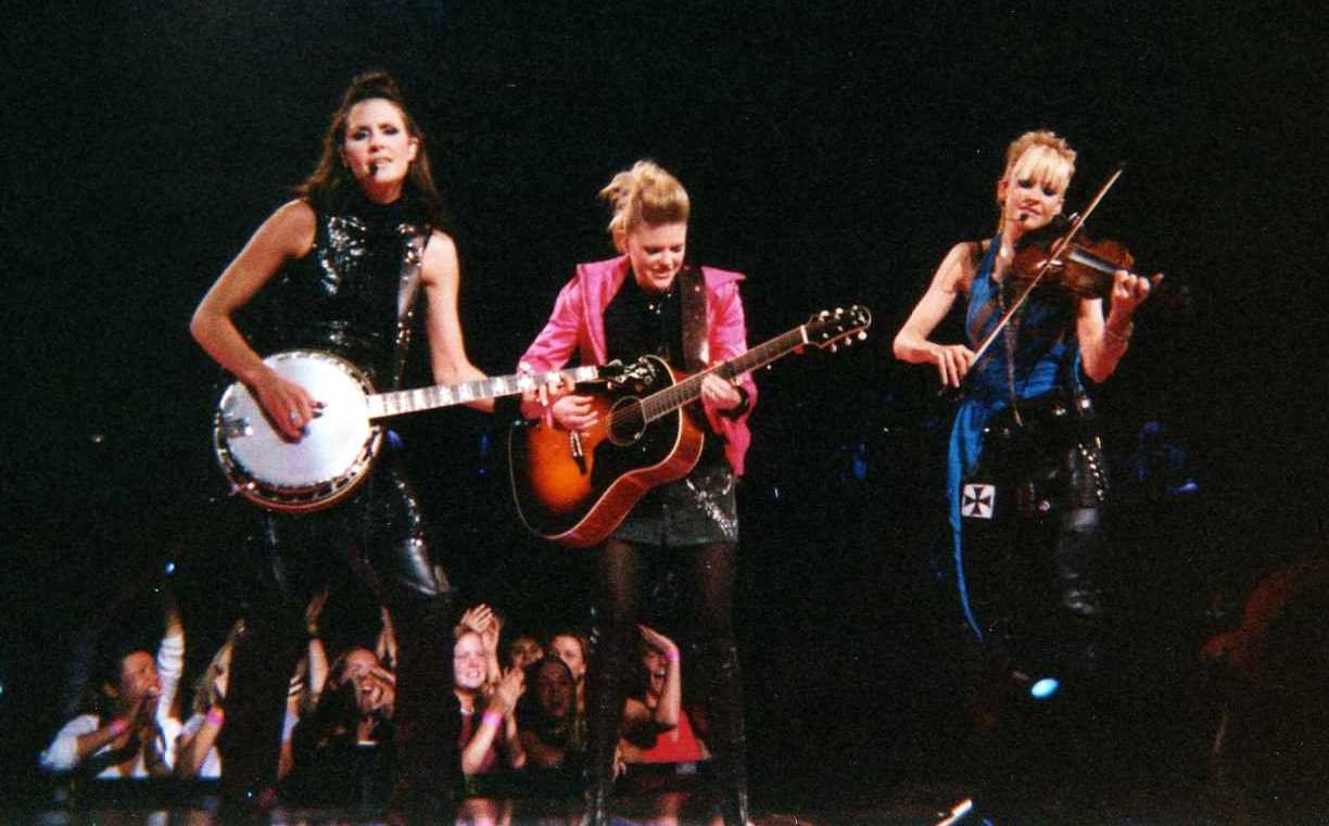 15. “Not Ready to Make Nice” – Dixie Chicks (now The Chicks) (image credits: Transferred from en.wikipedia to Commons. Transfer was stated to be made by User:twice25., CC BY-SA 2.5, https://commons.wikimedia.org/w/index.php?curid=3350075)