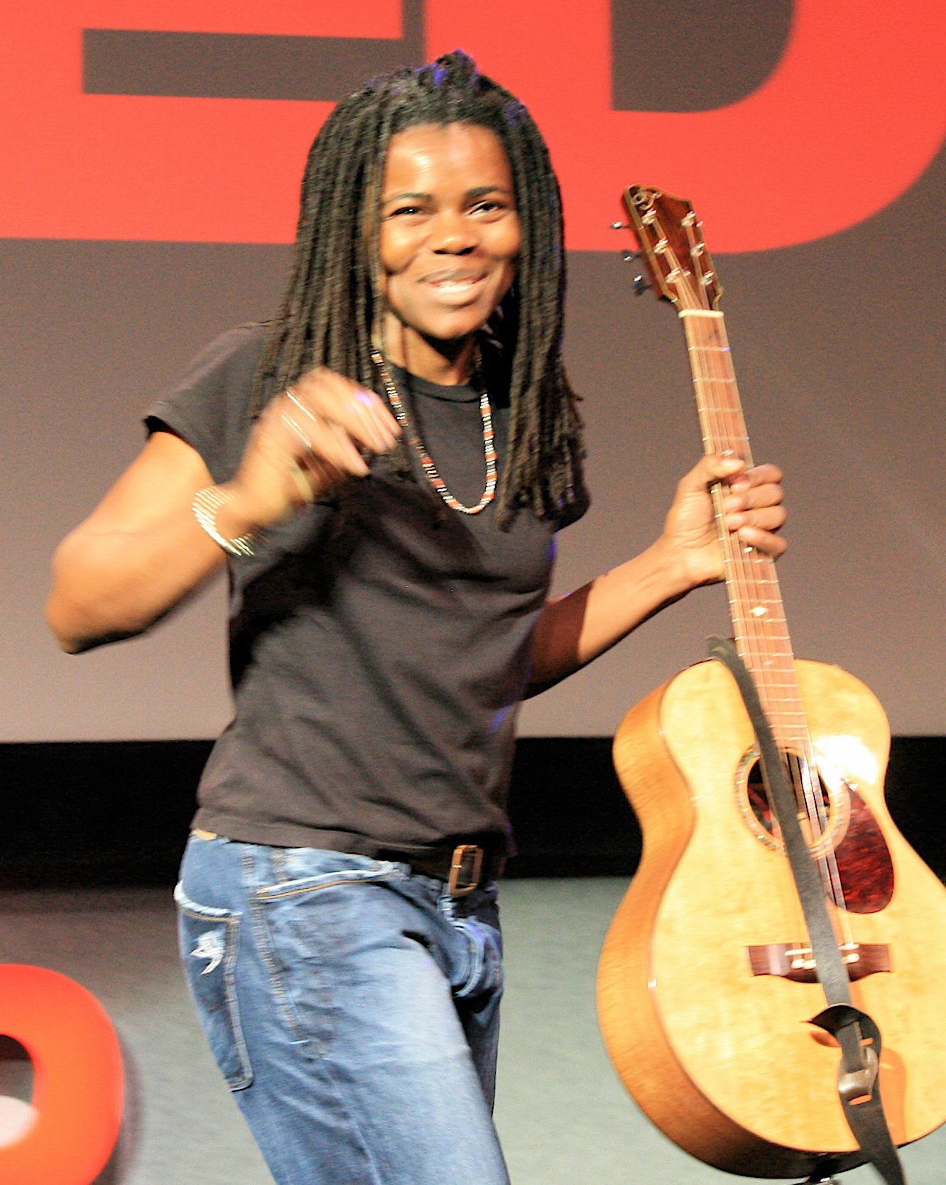 Tracy Chapman's Quiet Revolutionary Voice (image credits: wikimedia)