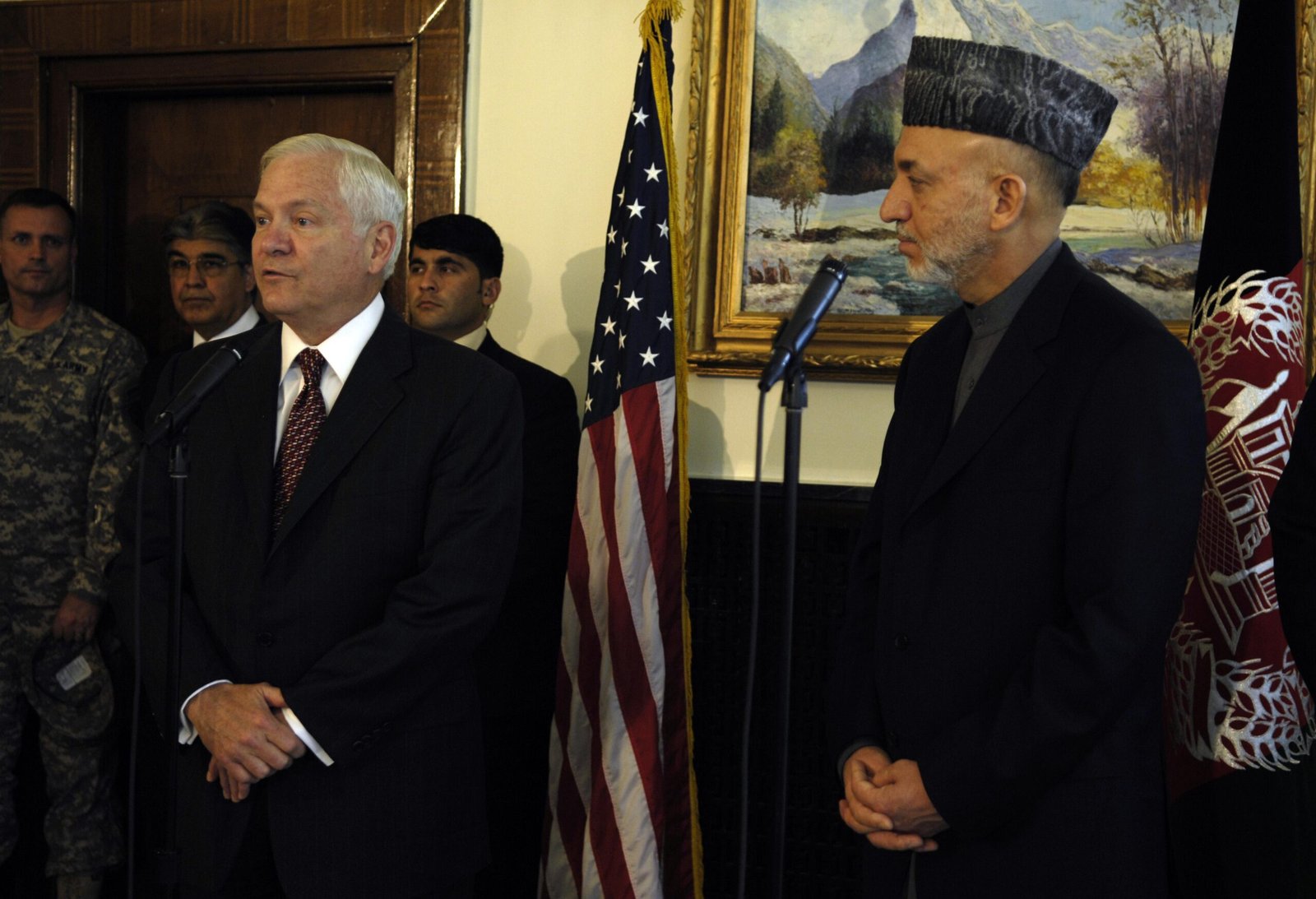 Duty by Robert Gates (2014) - Questioning Presidential Leadership (image credits: U.S. Department of Defense, Public domain, https://commons.wikimedia.org/w/index.php?curid=2891799)