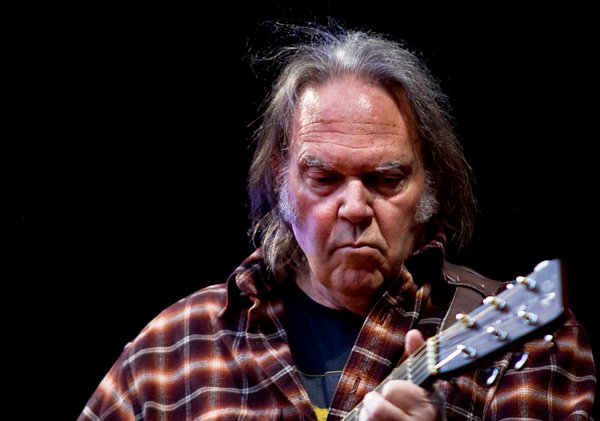After the Gold Rush: Neil Young's Prophetic Vision (image credits: Per Ole Hagen, CC BY-SA 1.0, https://commons.wikimedia.org/w/index.php?curid=10820963)
