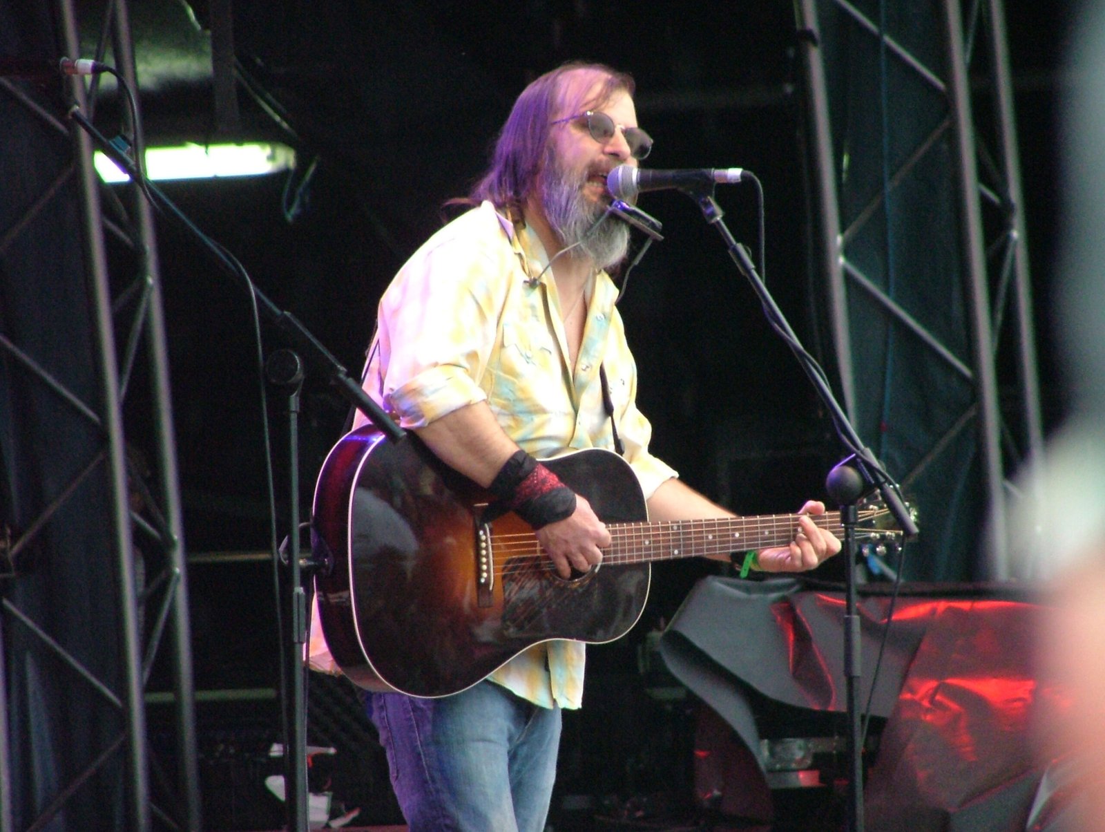 No More Coal: Steve Earle's Folk-Punk Environmental Demand (image credits: By Sean Rowe, CC BY-SA 2.0, https://commons.wikimedia.org/w/index.php?curid=8648601)