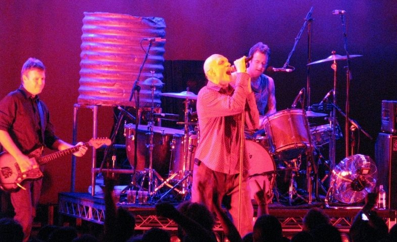 16. Midnight Oil – “Beds Are Burning” (image credits: Flickr, CC BY 2.0, https://commons.wikimedia.org/w/index.php?curid=14943081)