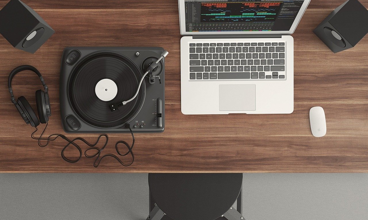 Resurgence of Turntable Technology (image credits: pixabay)