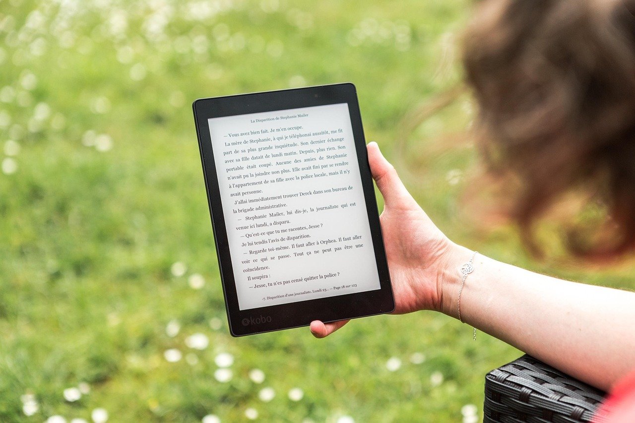 The Impact of Audiobooks and E-Books (image credits: pixabay)