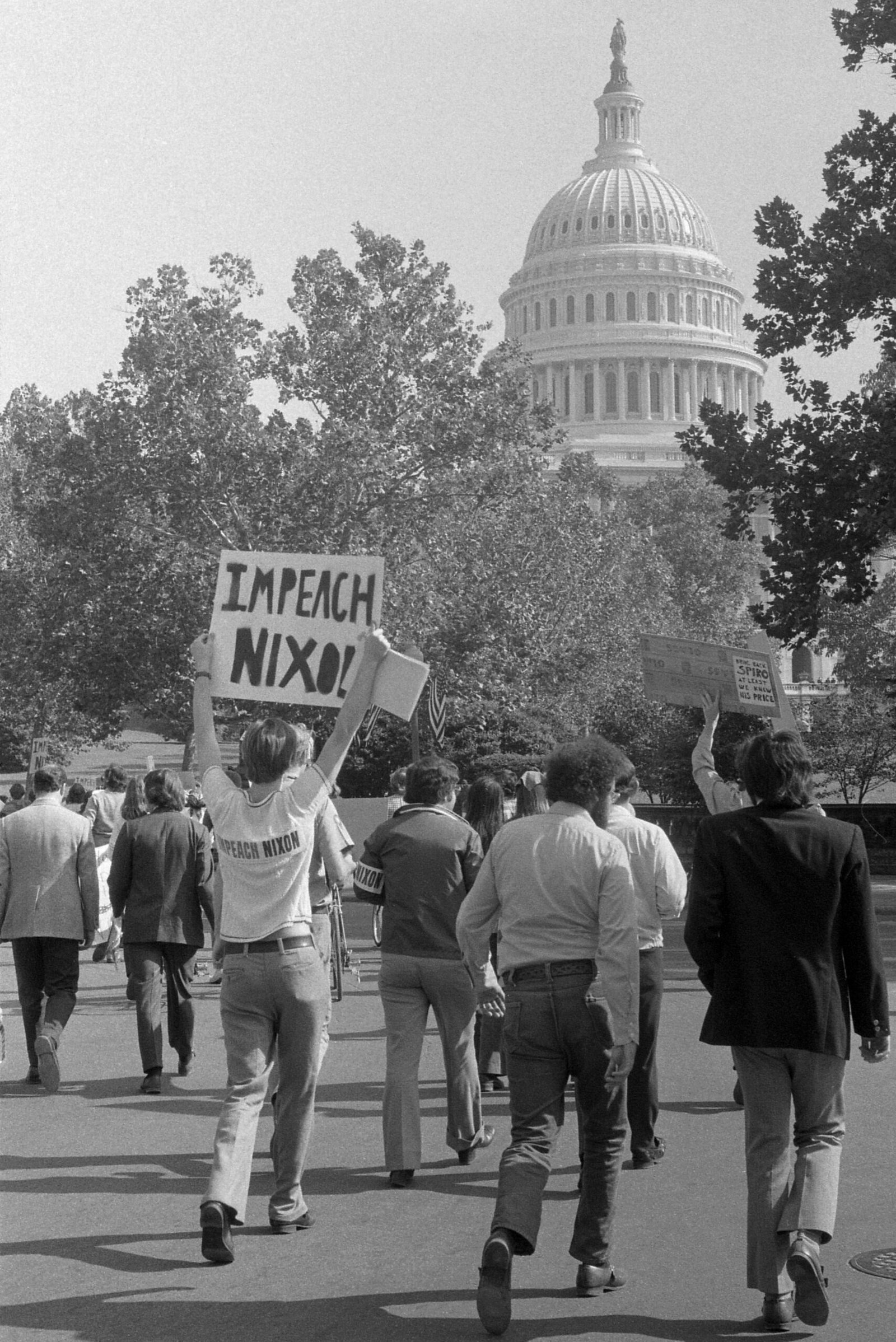 Trust in Government Hits an All-Time Low (image credits: By Marion S. Trikosko or Thomas J. O'Halloran, photographer, Public domain, https://commons.wikimedia.org/w/index.php?curid=24953906)