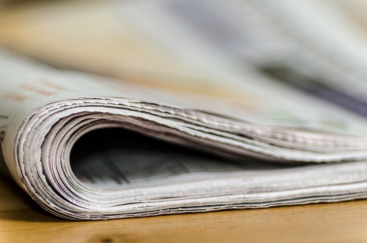 Newspapers Fly Off the Stands (image credits: pixabay)