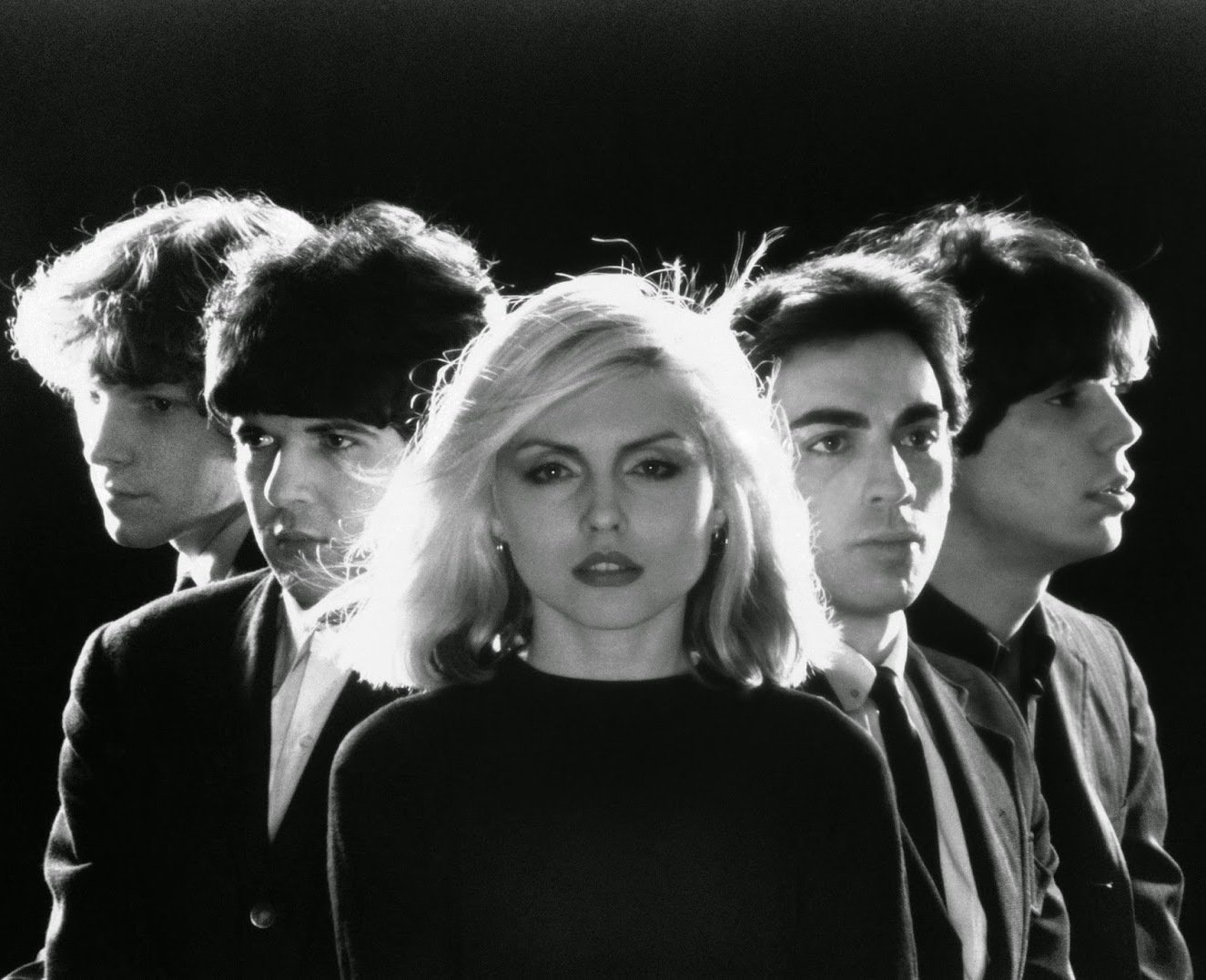 Blondie: Merging Punk with Pop (image credits: eBay item
photo front
photo back
photo front, Public domain, https://commons.wikimedia.org/w/index.php?curid=144870290)