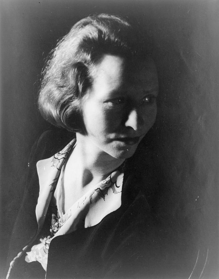 Women’s Words on the Home Front (image credits: By en:Carl Van Vechten (1880-1964), Public domain, https://commons.wikimedia.org/w/index.php?curid=1382263)
