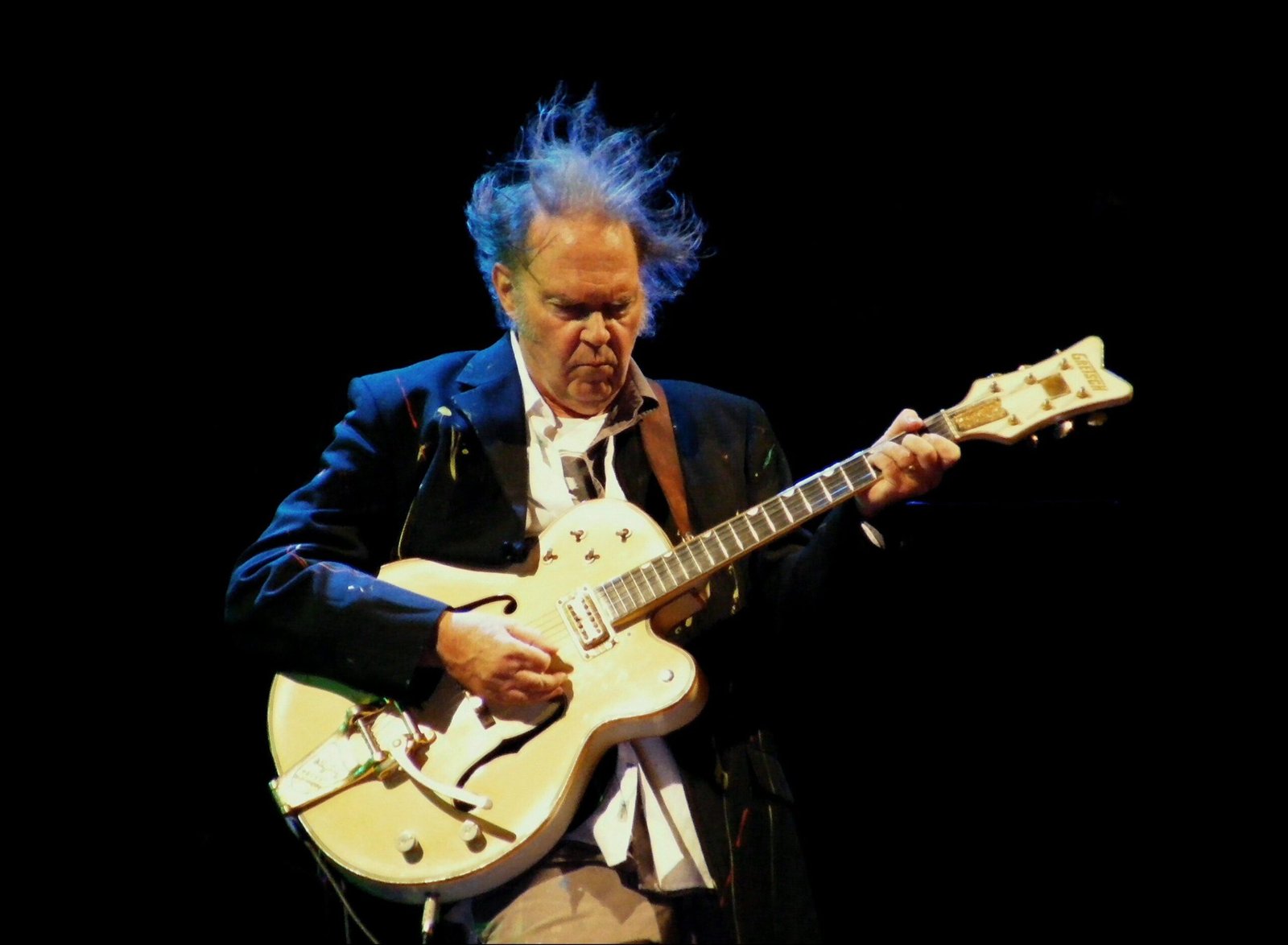 10. “Rockin’ in the Free World” by Neil Young (image credits: By By Man Alive!, CC BY 2.0, https://commons.wikimedia.org/w/index.php?curid=22752404)