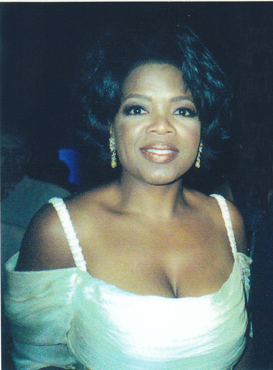 Oprah's Black Eyed Peas Moment (2009 – Chicago) (image credits: Oprah Winfrey

Uploaded by MaybeMaybeMaybe, CC BY 2.0, https://commons.wikimedia.org/w/index.php?curid=22881552)