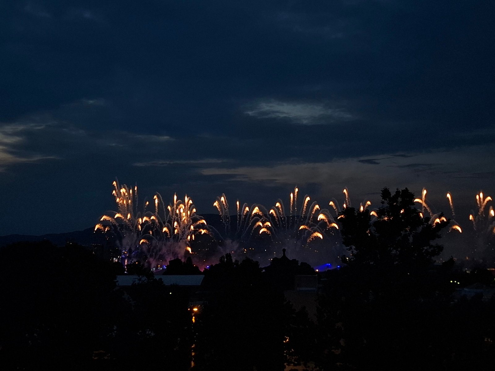 A Historic Night That Shattered All Records (image credits: By Hijerovit, CC BY-SA 4.0, https://commons.wikimedia.org/w/index.php?curid=169316442)