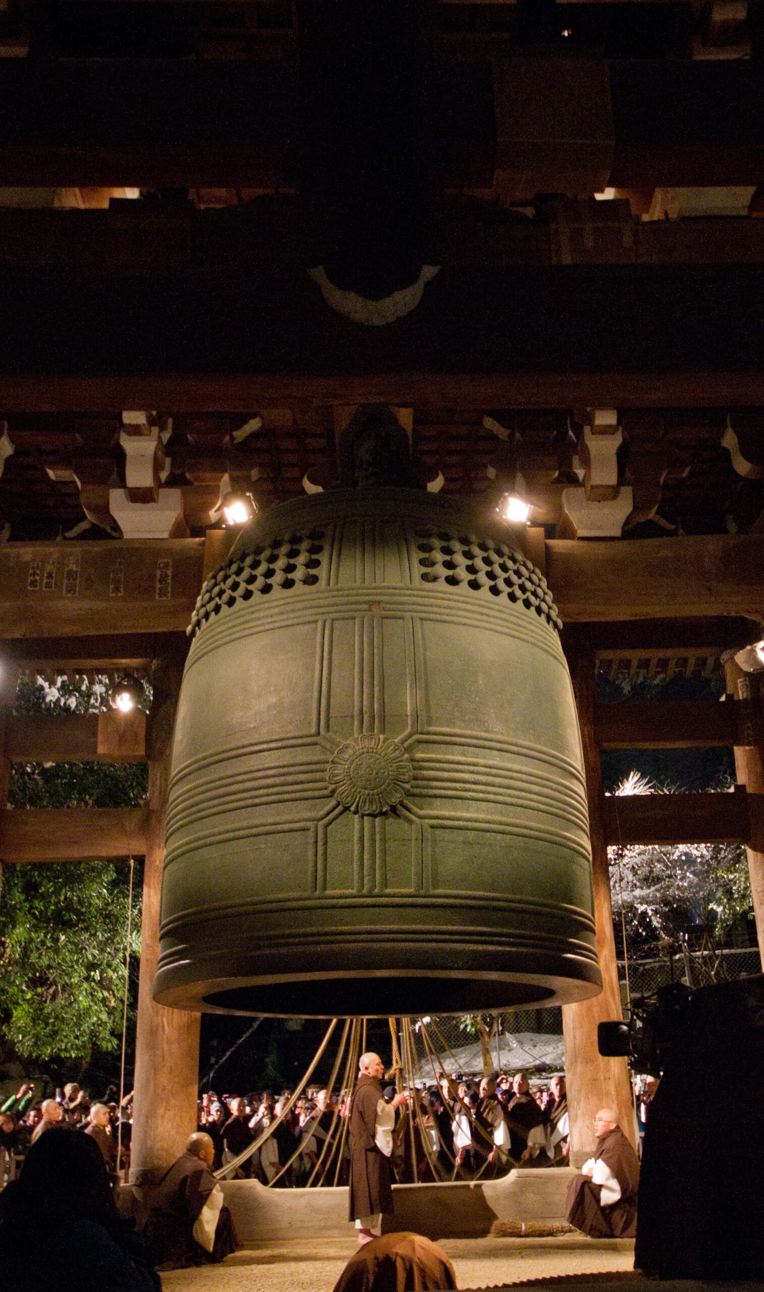 Japan – Joya no Kane & Hatsumode (image credits: By Fumihiko Ueno, CC BY 3.0, https://commons.wikimedia.org/w/index.php?curid=53779803)