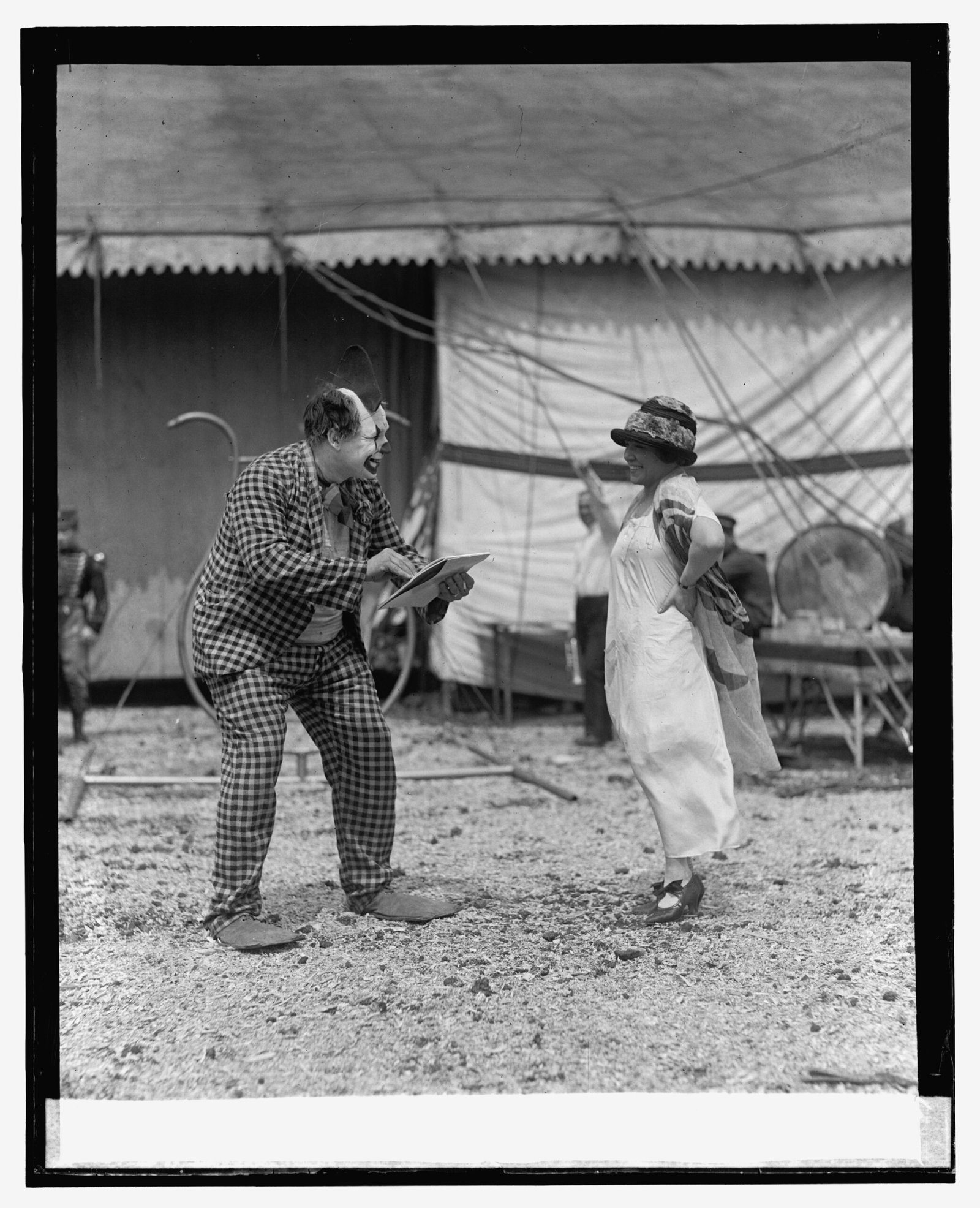 Women Under the Big Top (image credits: Library of Congress

Catalog: https://lccn.loc.gov/2016839880
Image download: https://cdn.loc.gov/service/pnp/npcc/13600/13614v.jpg
Original url: https://www.loc.gov/pictures/item/2016839880/, Public domain, https://commons.wikimedia.org/w/index.php?curid=67405301)