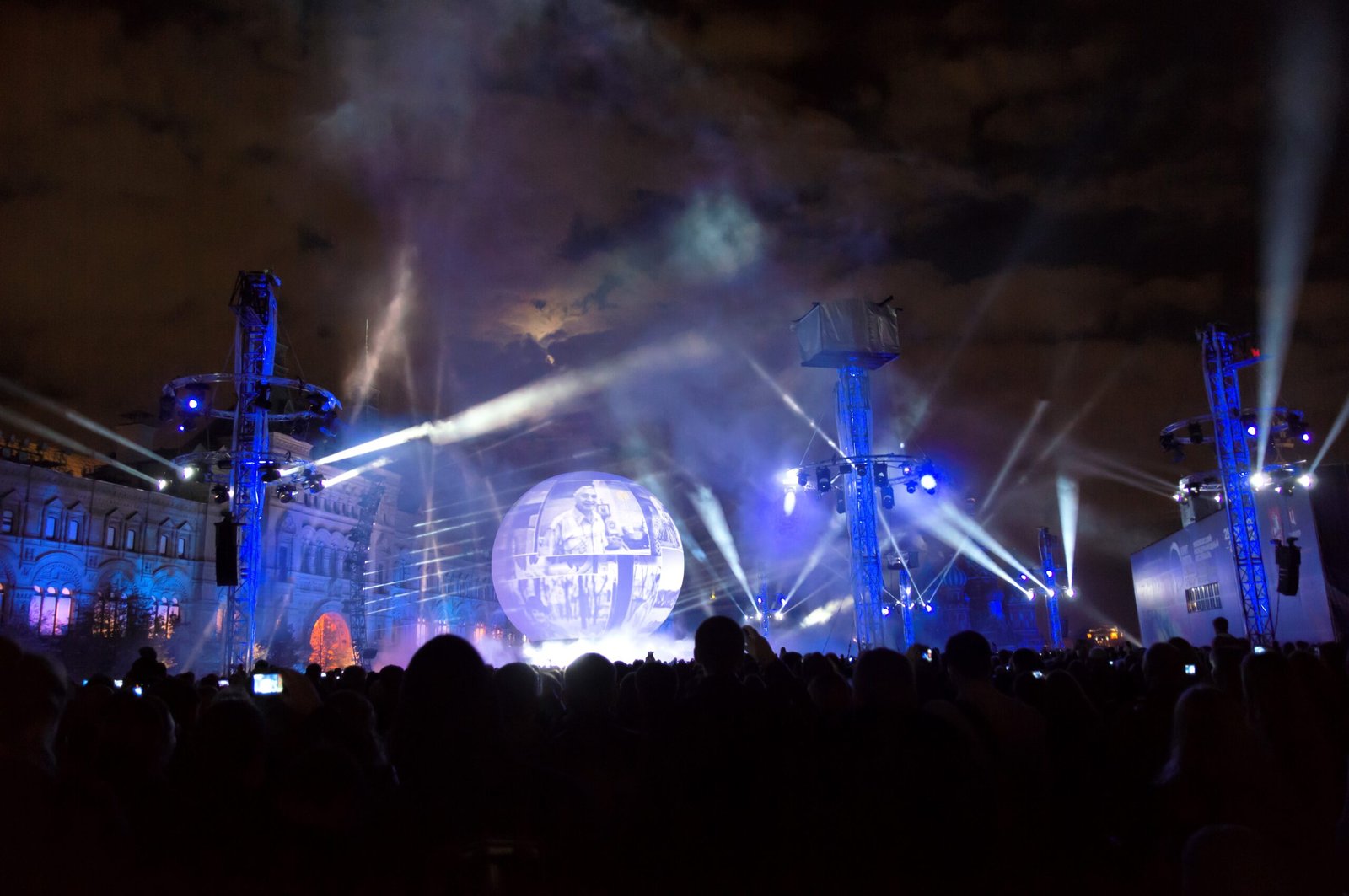 Fête des Lumières: Lyon's Illuminated Winter Wonder (image credits: wikimedia)