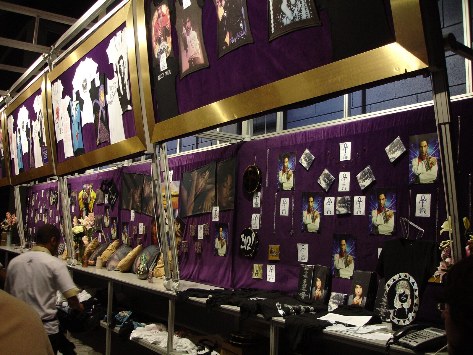 Merchandise and Cultural Artifacts (image credits: By El Pantera, CC BY-SA 4.0, https://commons.wikimedia.org/w/index.php?curid=9400508)