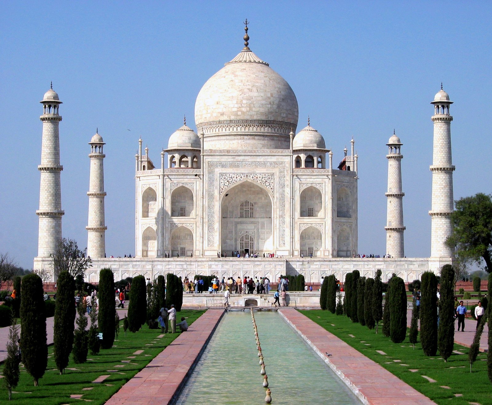 The Taj Mahal: Love Carved in White Marble (image credits: wikimedia)