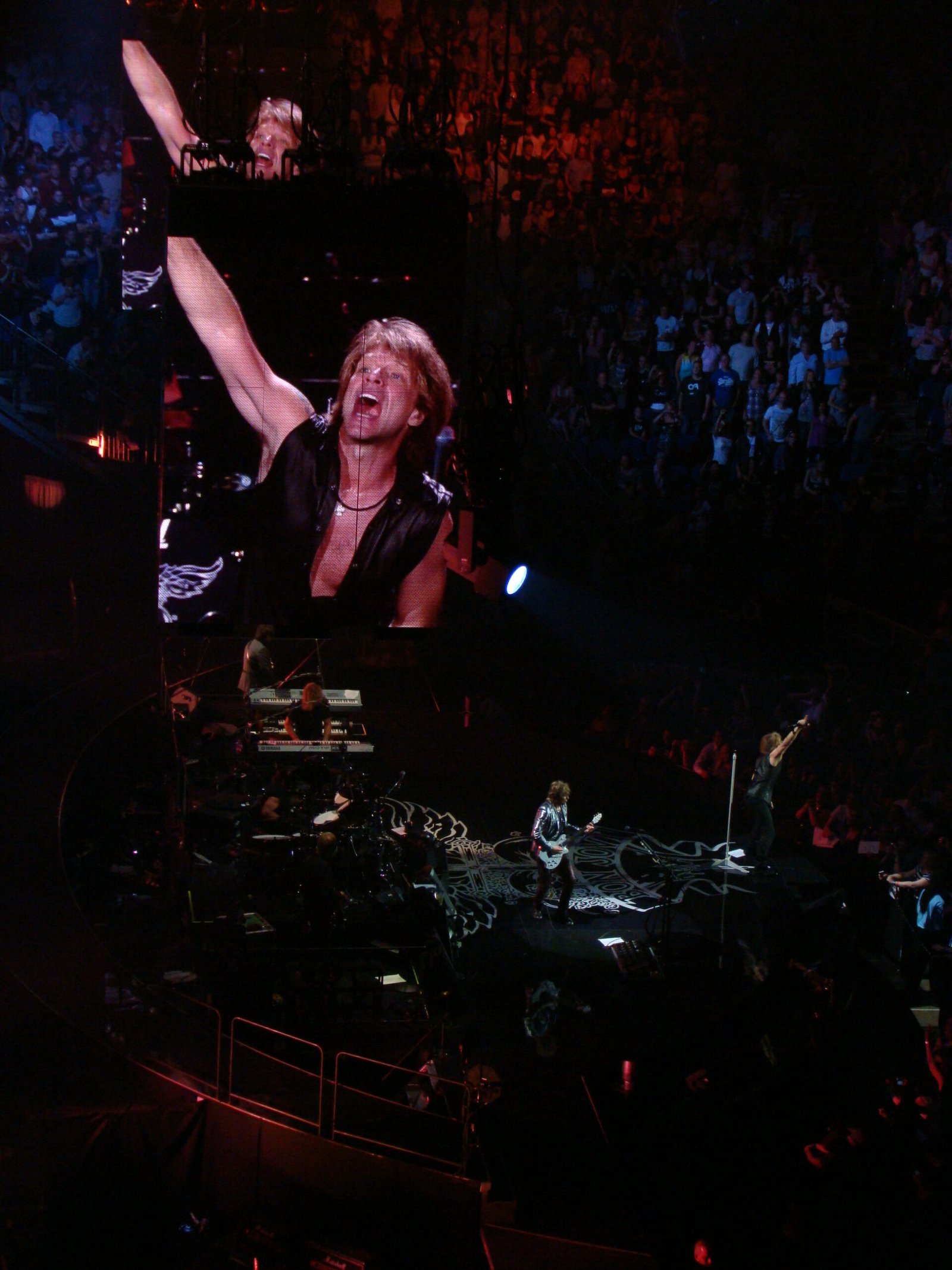 Bed of Roses by Bon Jovi (image credits: By Miyagawa, CC BY 3.0, https://commons.wikimedia.org/w/index.php?curid=14058494)
