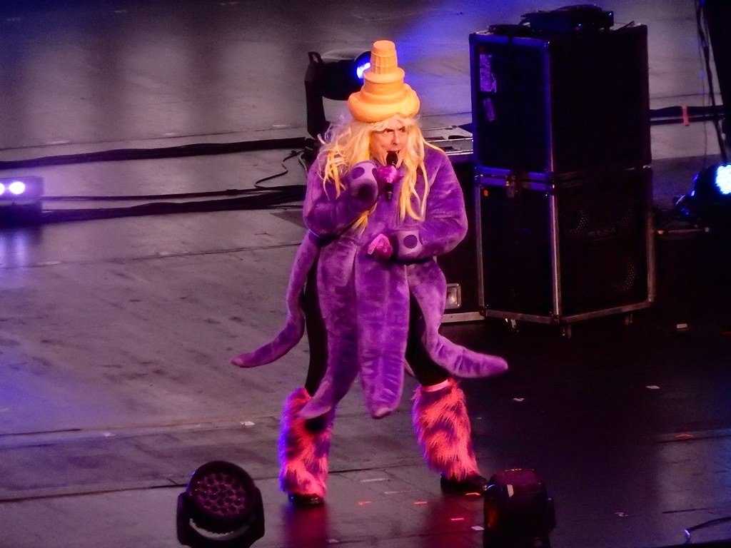 Weird Al Yankovic’s Perform This Way (image credits: flickr)