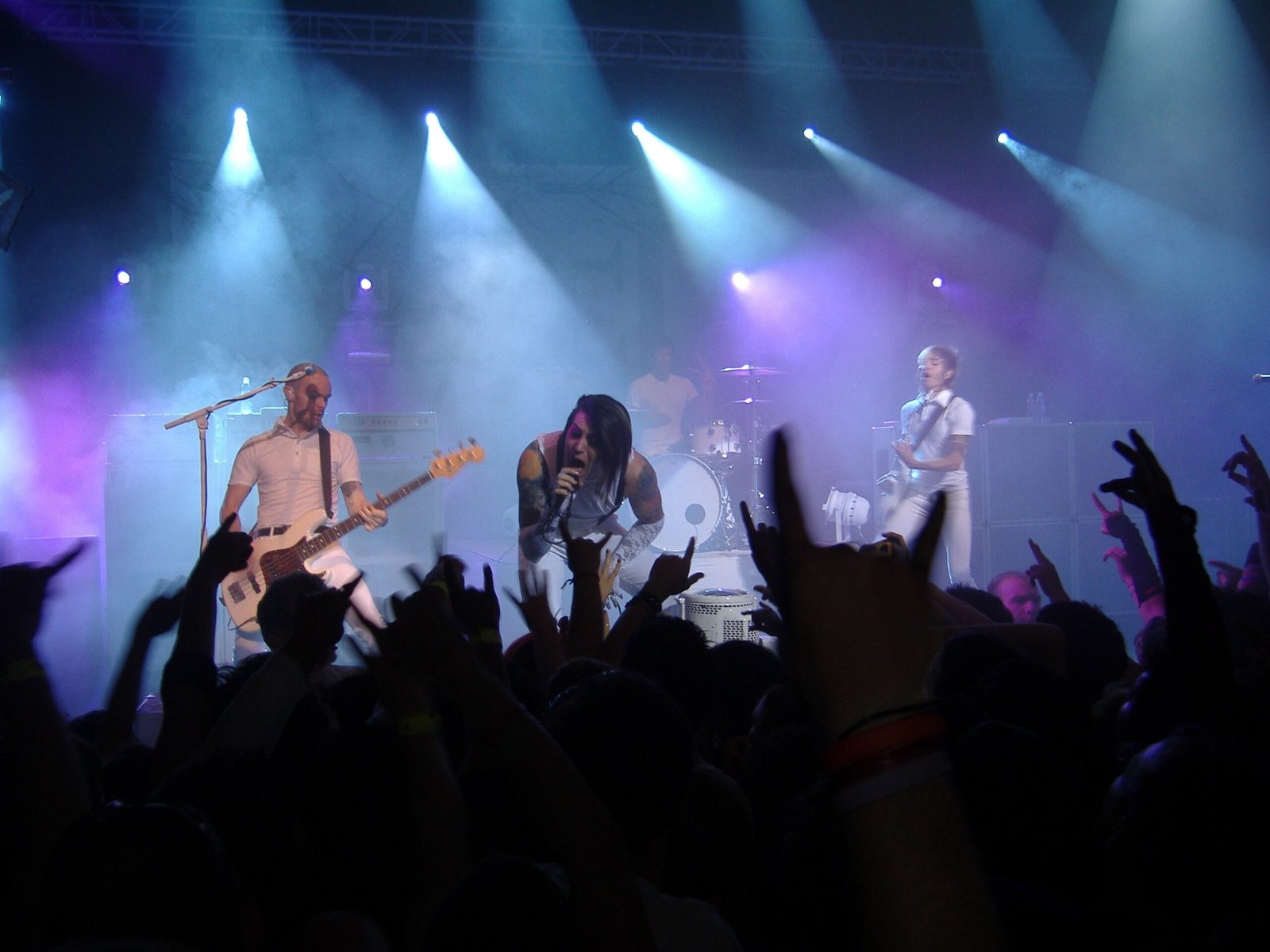 Sing the Sorrow – AFI (image credits: By SomewhatDamaged2, CC BY 2.0, https://commons.wikimedia.org/w/index.php?curid=3431398)